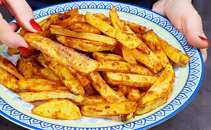 Хрустящий картофель фри, но без капли масла: запекаем в духовке и картошка получается даже вкуснее