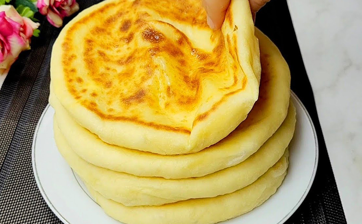Хачапури как на Кавказе за 10 минут у плиты: ставим тесто на кефире для дополнительной мягкости