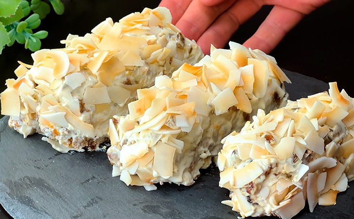 Пирожные как из дорогой кондитерской, но почти бесплатно. Без муки и сахара: в основе овсянка