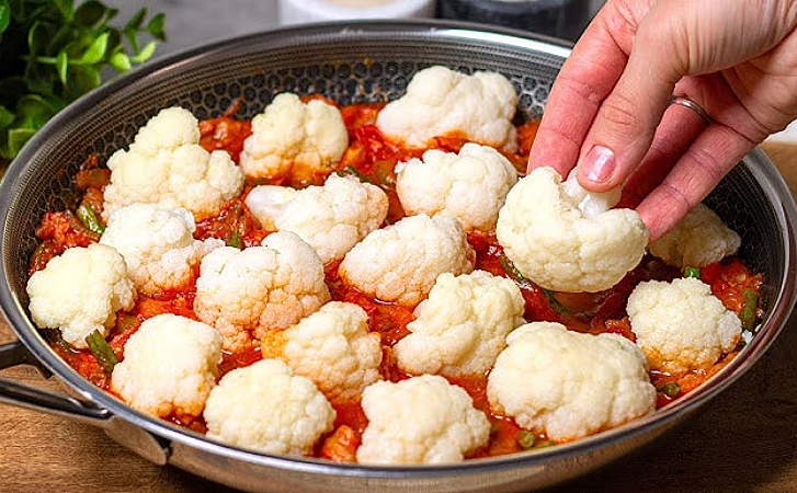 Как сделать пресную цветную капусту вкусной. Тушим в томатной пасте
