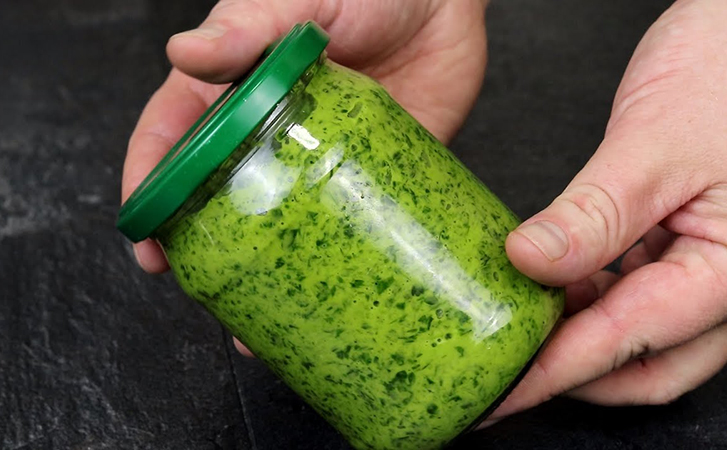 Паста «соус на здоровье». Универсальная зелень и летом, и на зиму