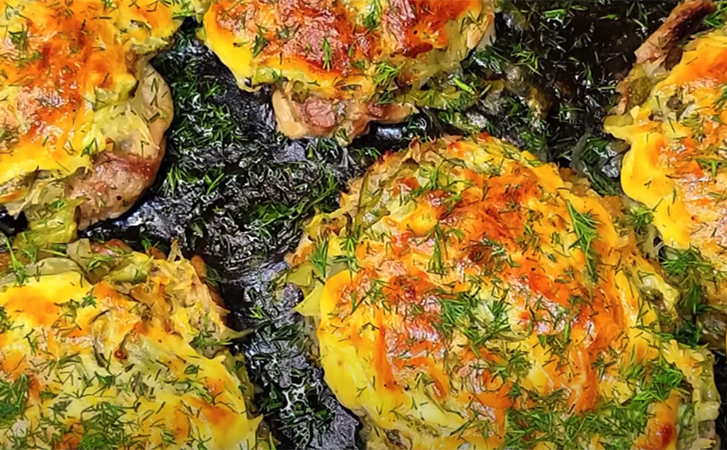 Курица по-французски. Добавляем сверху шапку и становится гораздо вкуснее, чем просто пожарить