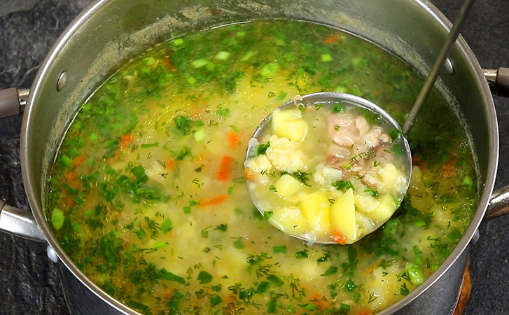Летний куриный суп с галушками. Легко готовить и не надоедает