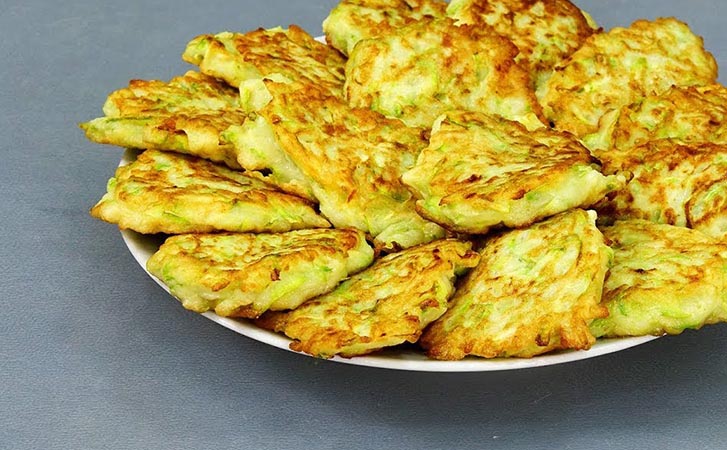 Блюдо на все лето: оладьи из кабачков, самый простой и вкусный рецепт