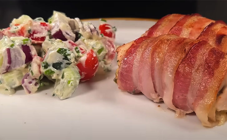 Потрясающий рулет из куриной грудки и бекона. Рецепт подойдет даже на праздник