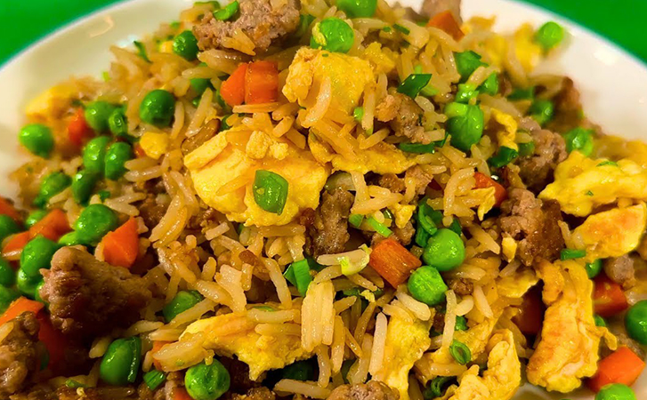 Взяли рис и замороженные морепродукты, а через полчаса на столе настоящая паэлья. Почти как в Испании