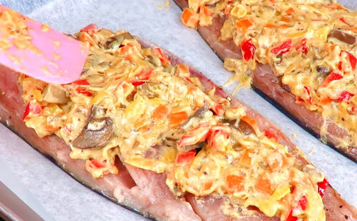 Скумбрия вкуснее лосося и семги: маринуем рыбу прямо в духовке во время готовки