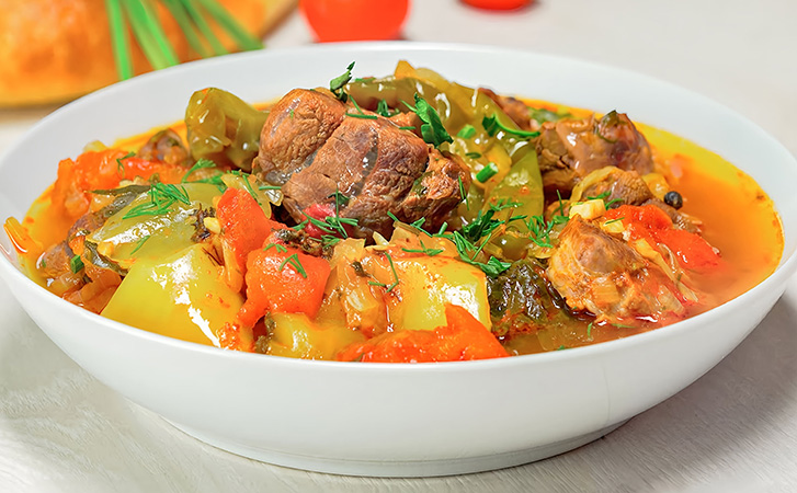Хашлама с дымком на первое и второе сразу: мясо нежное настолько, что тает на языке