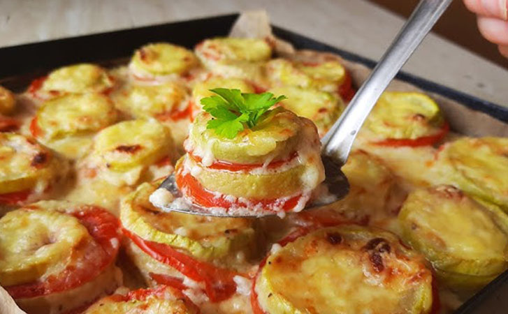 Запекаем кабачки с помидорами, грибами и сыром. Так вкусно и сытно, что мяса не просят