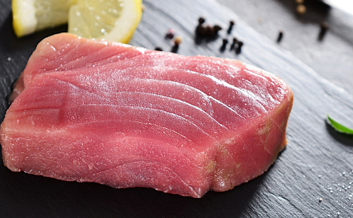 Как разморозить тунца, чтобы не потерял вкус и текстуру: метод из Японии