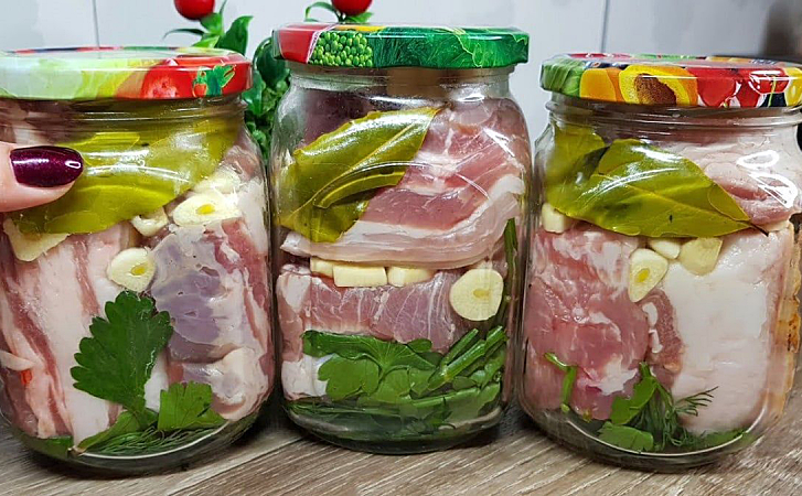 Сало горячего посола. Держим в воде всего 5 минут и будет с дымком, словно шашлык