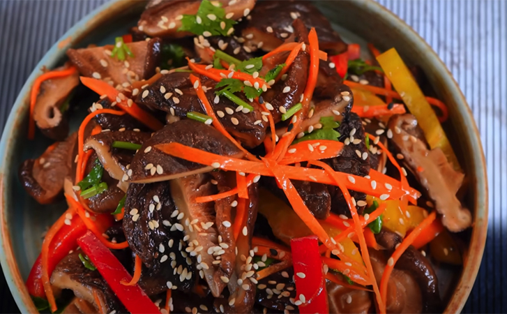 Салат разлетается быстрее шашлыка: тонкость вкуса в грибах шиитаке