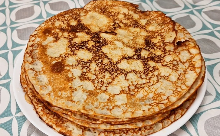 Яблочные блины: замешиваем начинку прямо в тесто и жарим