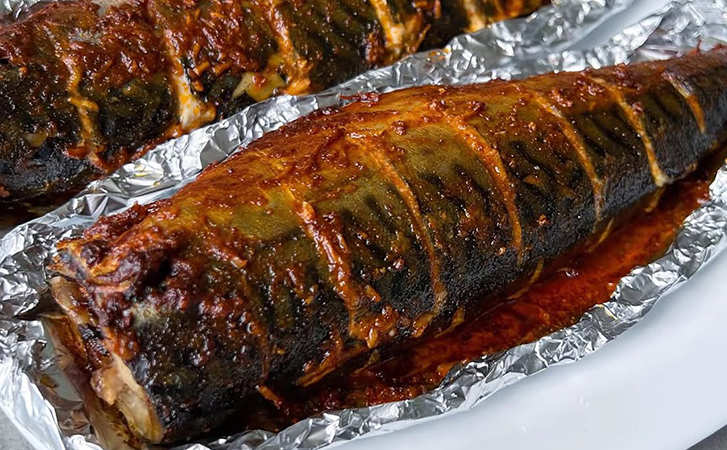 Рецепт запеченной в духовке скумбрии. Особый маринад: получается вкуснее красной рыбы