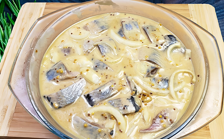 Селедка в горчичном маринаде: получается вкуснее красной рыбы