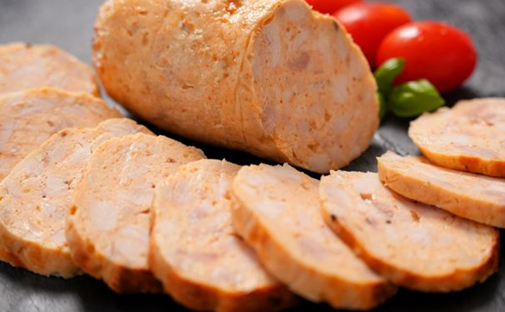 Домашняя колбаса по самому простому рецепту: из курицы, без желатина и оболочки