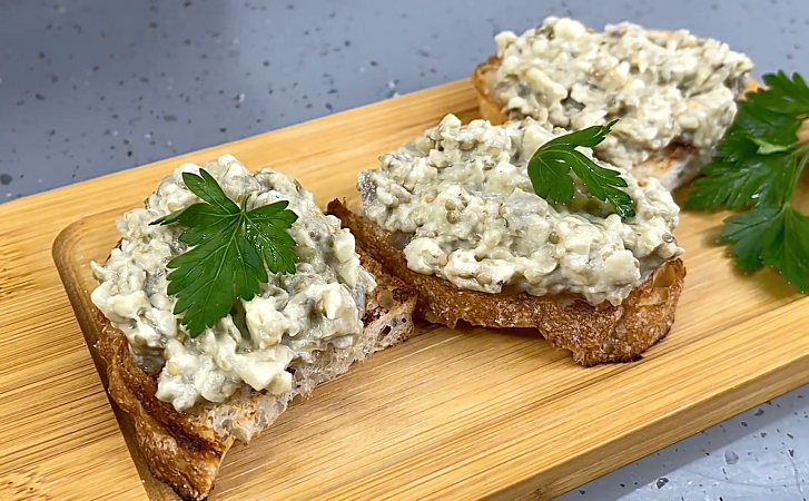 Универсальная намазка из баклажанов: легко делать, идет вместо масла