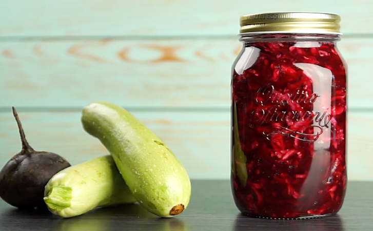 Свекольный салат про запас. Закрываем в банки в любое время года, а потом просто ставим на стол