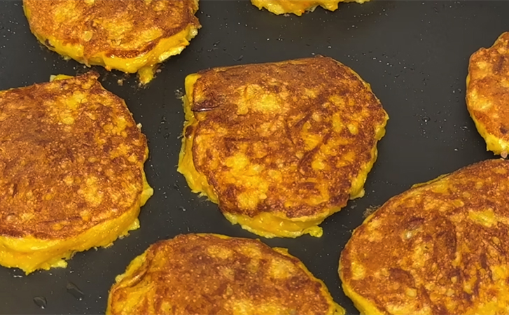 Пышные оладьи из тыквы и яблок: сладость без сахара и лишних калорий