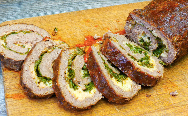 Идеальное горячее на Новый год, да и просто к ужину. Нежнейший рулет из куриных бедер