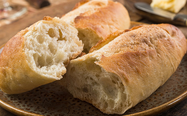 Простой рецепт настоящего багета: нужны только вода и мука