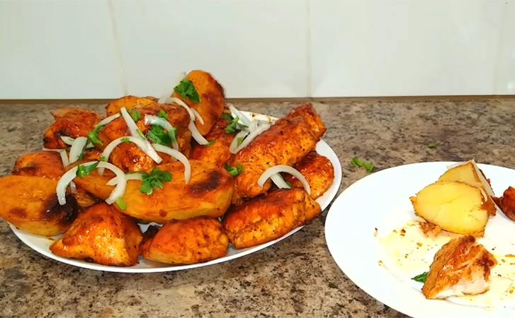 Запекаем курицу методом шашлыка: благодаря соусу никто не отличит от мяса на мангале