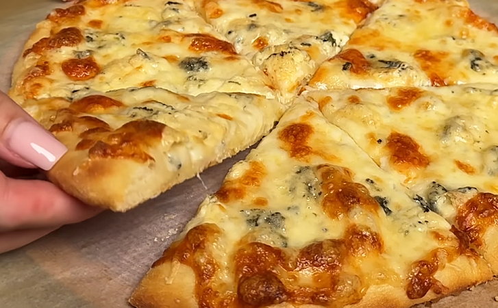 Делаем пиццу в духовке, а получается как в дровяной печи. Корочка тонкая и хрустящая