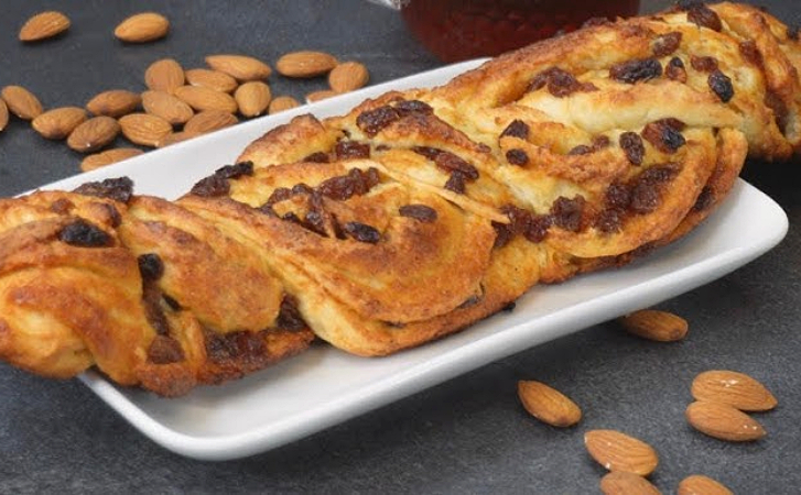 Ленивая выпечка, когда гости уже на пороге: все смешали вилкой и в духовку, а через 30 минут она уже на столе