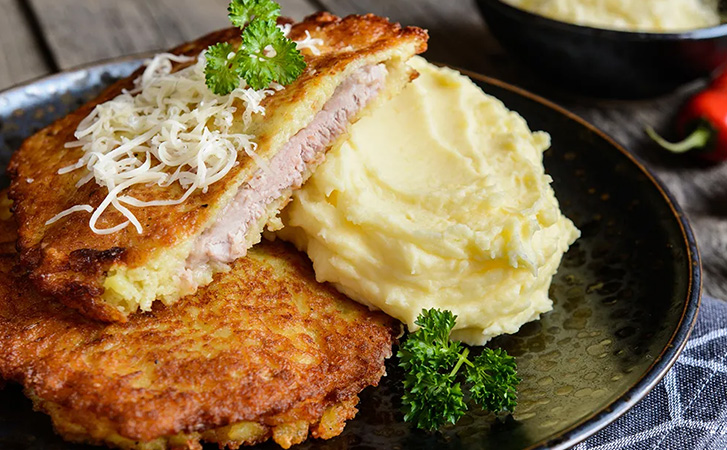 Умный способ сделать мясо сочным: баварский шницель с хрустящей корочкой, но внутри мясо словно томили 2 часа