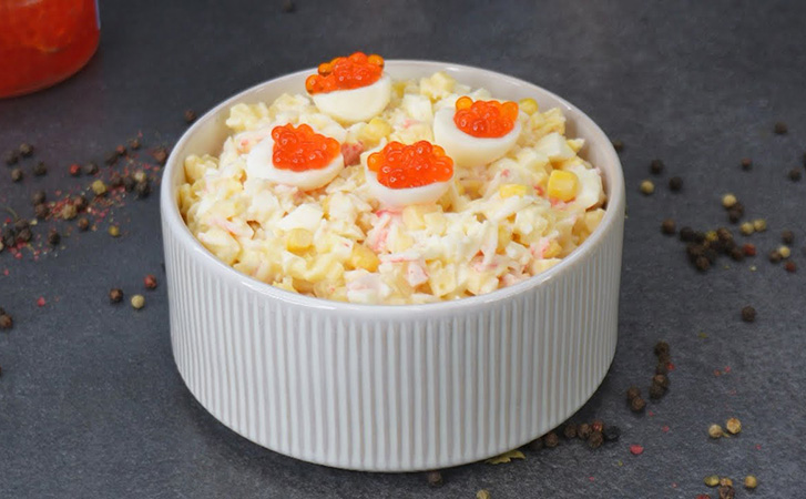 Новогодний салат вместо скучного «Оливье»: здесь сразу два вкуса