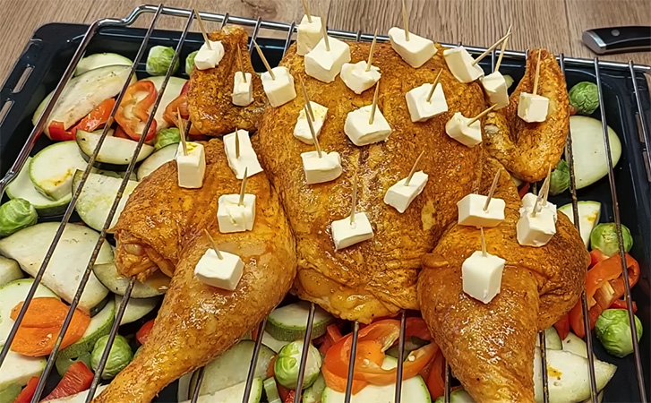 Курица на праздник. Способ готовки с зубочистками, который все меняет