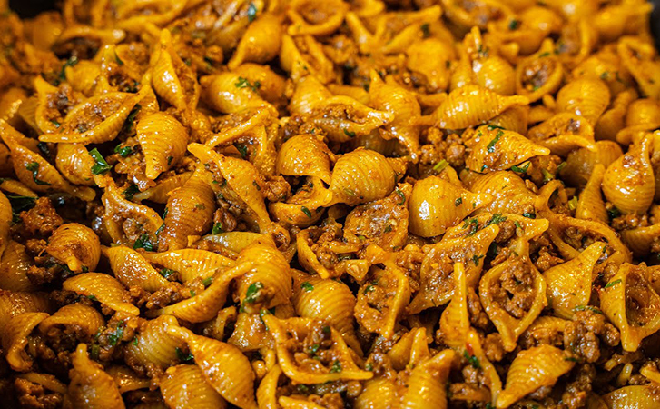 Грузинские макароны по-флотски. Изменилось немного, но теперь их можно хоть в Новый год подать