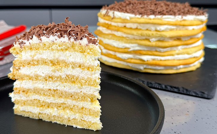 Нежнейший торт на зиму, знаменитый «Бабушкин». Простой крем и коржи на скорую руку