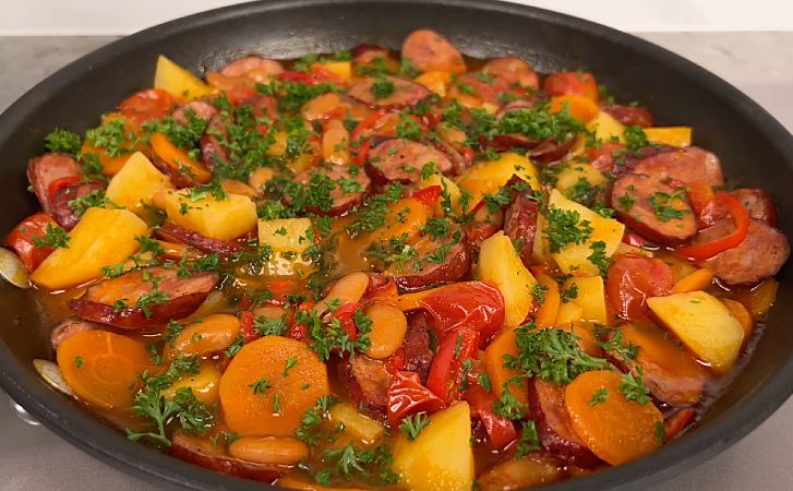 Делаем мясное рагу за 10 минут. Подходит даже для будней и экономит время