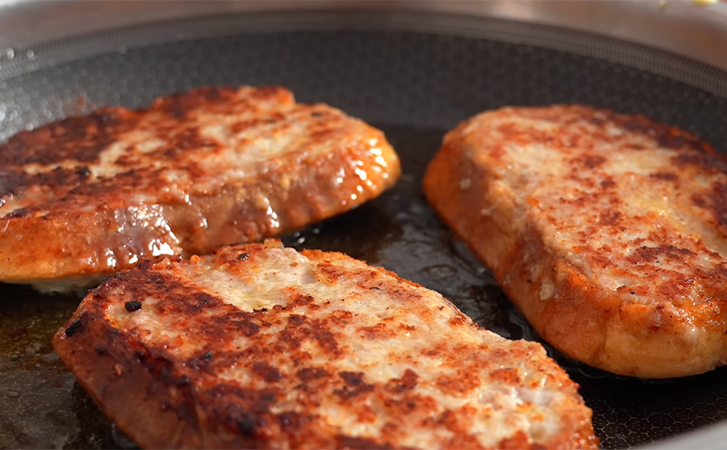 Превратили бутерброды в полноценный ужин: добавили фарш и готовим в нежном кляре