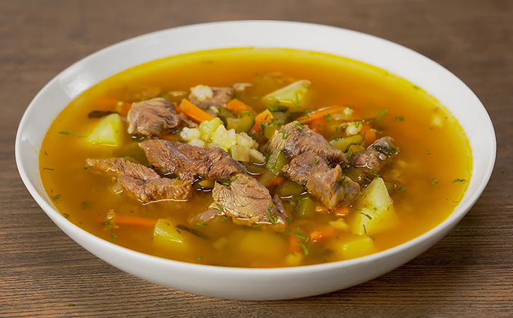 Ленинградский рассольник, за ним очереди стояли. Суп простой, но зато сытнее солянки