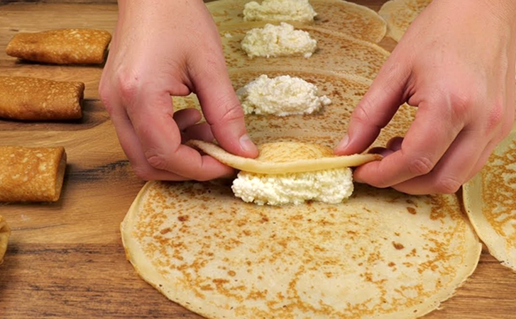 Раз приготовите и месяц отдыхайте. Запас на заморозку: блинчики с фаршем на ужин, с творогом на завтрак