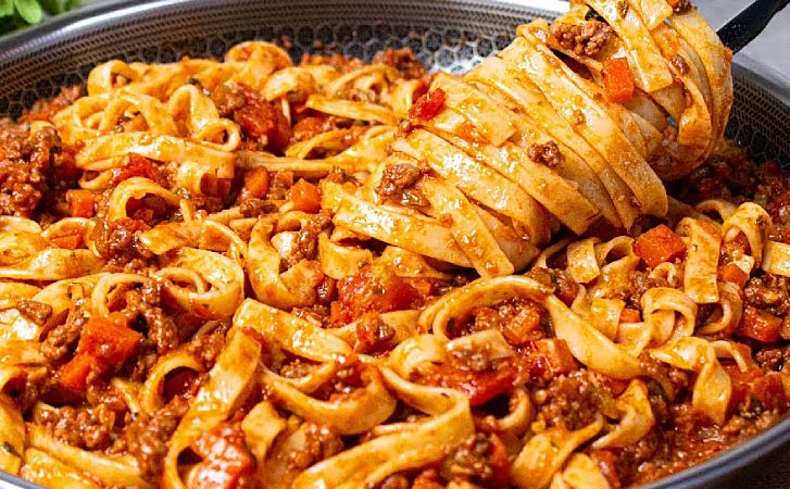Рецепт идеальной пасты болоньезе. Насыщенный мясной вкус, а макароны не развариваются