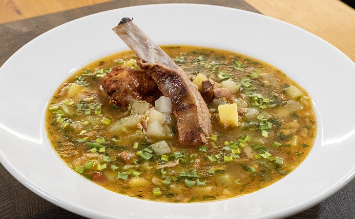 Балканский согревающий суп: спасет в самую снежную зиму. Наваристее солянки, на копченых ребрышках