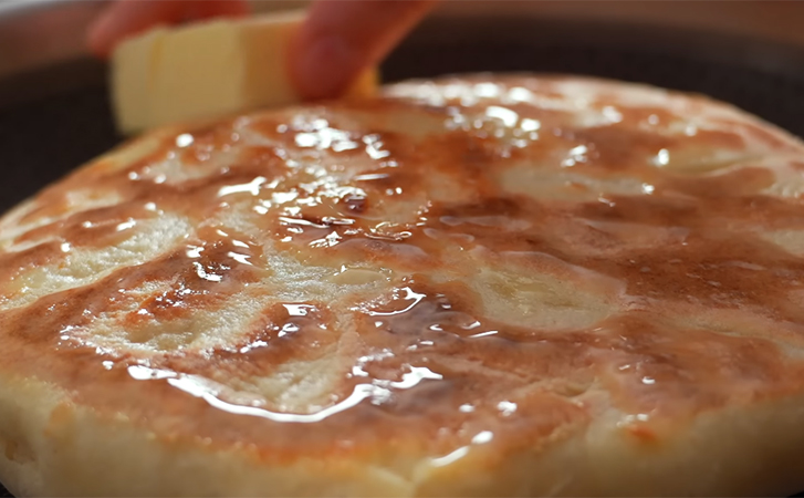 Кавказские хачапури всего за 15 минут: мягчайшее тесто и сырная тягучая начинка