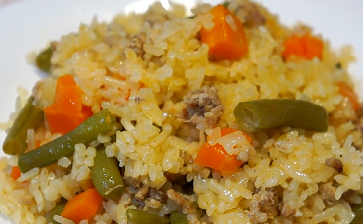 Рис с овощами на гарнир. Не склеивается, можно готовить впрок