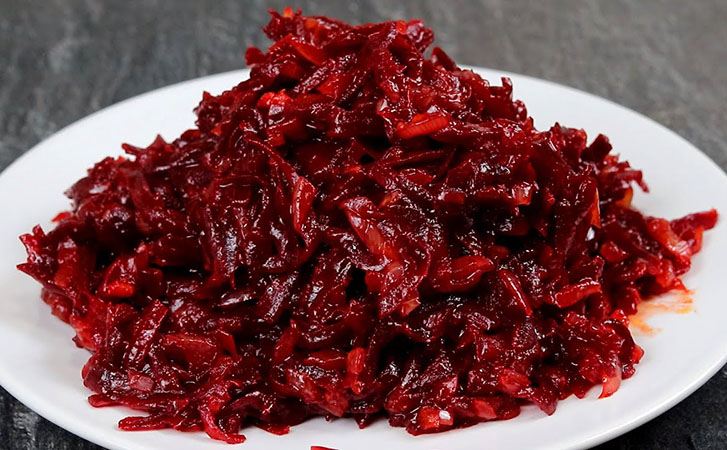 Лучший салат из обычной свеклы. Просто добавьте жареный лук и вкус будет на другом уровне