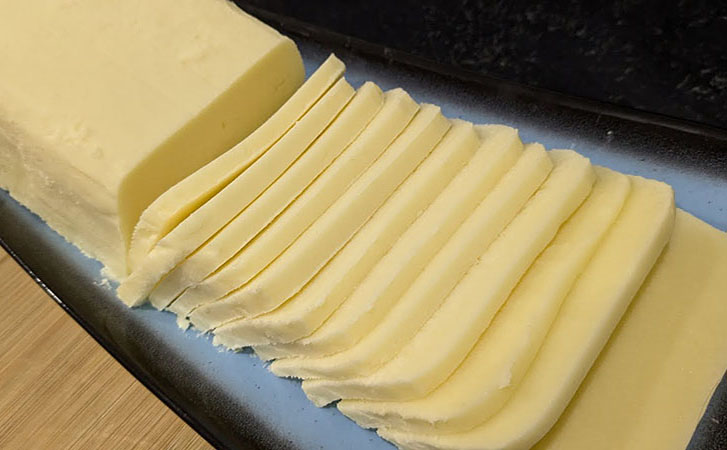 Настоящий твердый сыр дома за 20 минут: на завтрак и на закуску