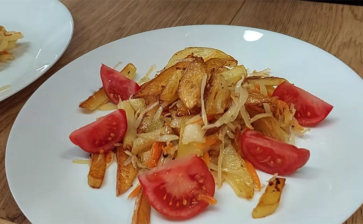 Дома только картошка и квашеная капуста: собрали из них идеальный ужин в пост