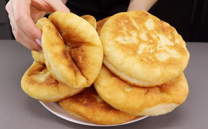 Лепешки постные, но поднимаются как пух на сковороде. Армянский рецепт