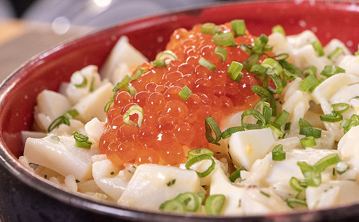 Салат с кальмаром по-мурмански: станет главной закуской на любом столе