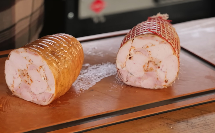 Сворачиваем рулет из целой курицы, будет замена колбасе. Подать можно и с гарниром