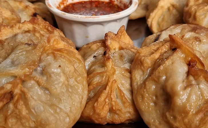 Легендарные уйгурские Хошаны: сначала жарятся, а потом на пару доходят