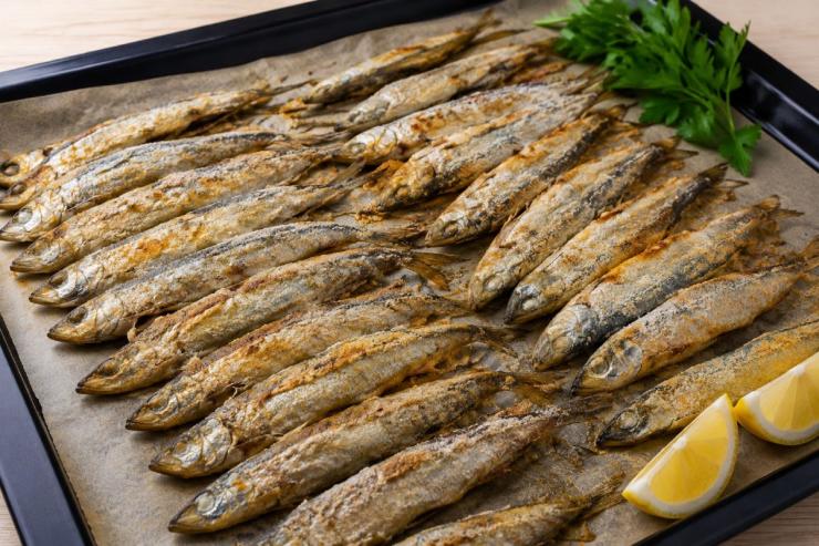 Мойва в духовке с хрустящей корочкой: без жарки, брызг и запаха