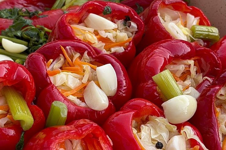Маринуйте перец по-армянски. Закуска получается неописуемо вкусной